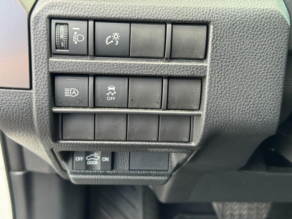 Used 2025 Toyota Tacoma SR5 AWD/4WD image 25