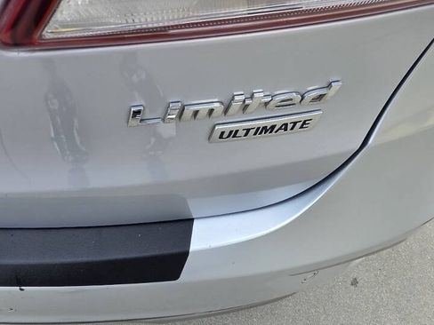 Used 2017 Hyundai Santa Fe Limited FWD image 9