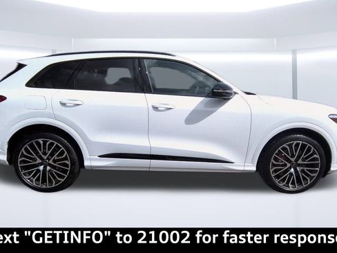 New 2025 Audi SQ5 Prestige image 36