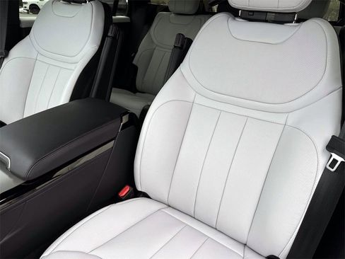 New 2026 Land Rover Range Rover Sport Dynamic SE image 18