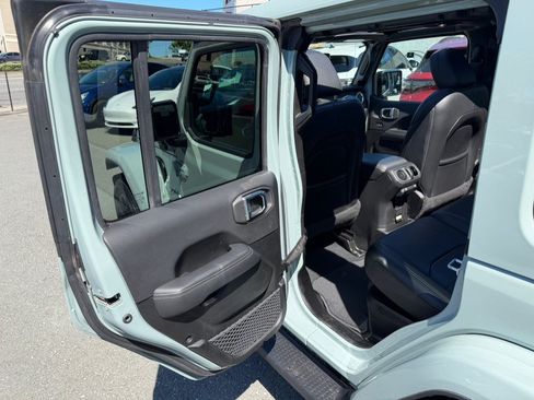 Used 2023 Jeep Wrangler Unlimited Sahara AWD/4WD image 44