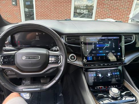 Used 2022 Jeep Grand Wagoneer Series I AWD/4WD image 15