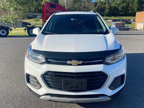 Used 2020 Chevrolet Trax LT w/ LT Convenience Package AWD/4WD image 2