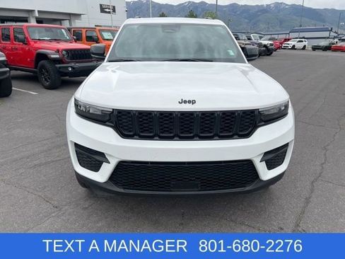 Used 2023 Jeep Grand Cherokee Altitude AWD/4WD image 8
