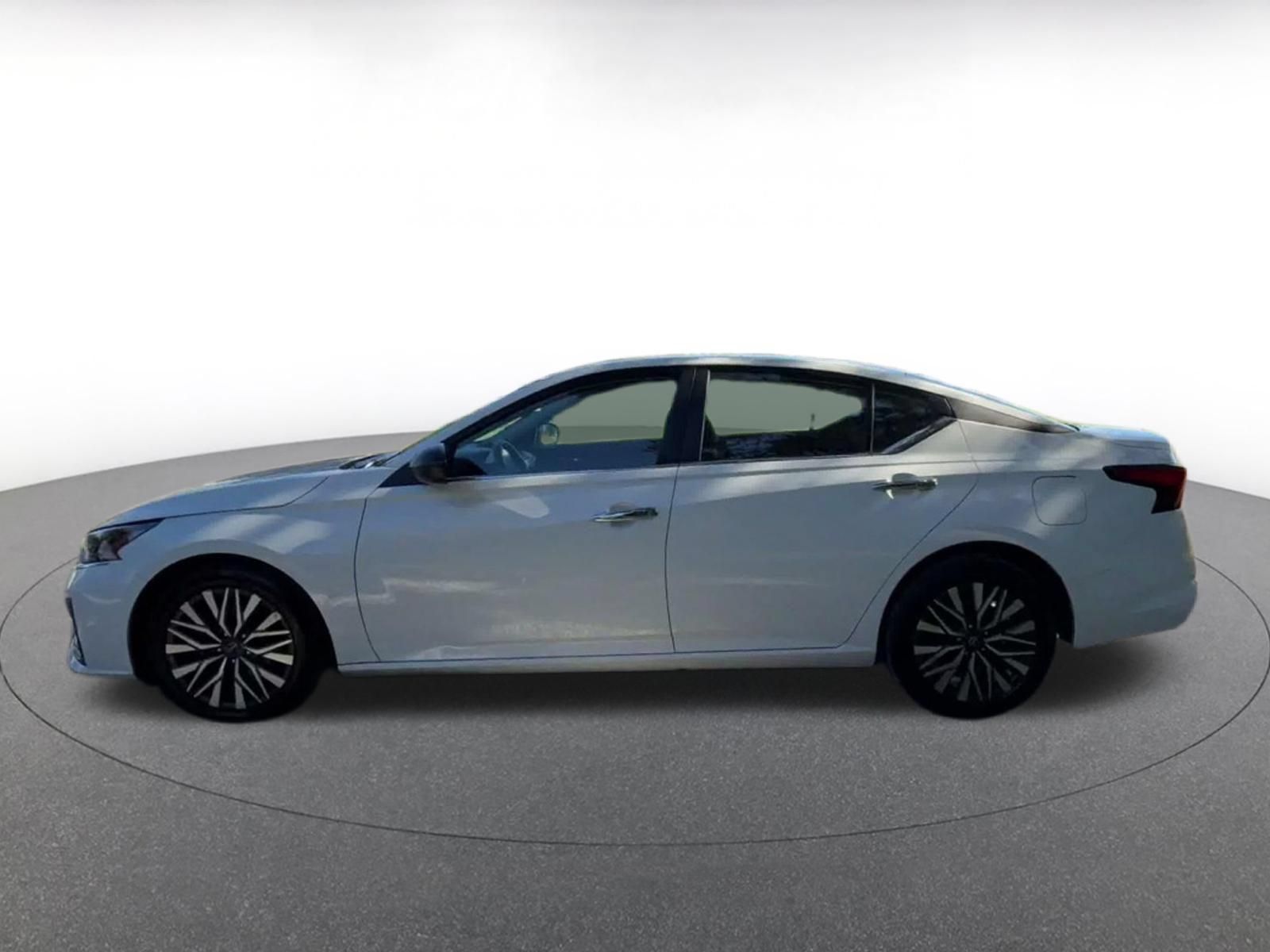 Used 2025 Nissan Altima 2.5 SV FWD image 8