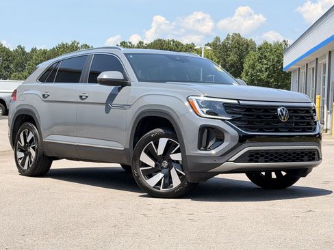 Used 2024 Volkswagen Atlas Cross Sport SEL AWD/4WD image 2