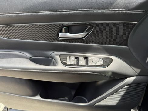 Certified 2025 Nissan Murano SV FWD image 35