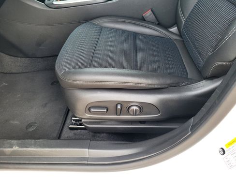 Used 2025 Buick Envista Sport Touring w/ Convenience I Package FWD image 15