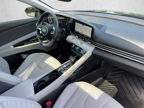 Used 2025 Hyundai Elantra Limited FWD image 28
