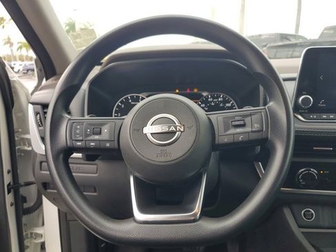 Used 2023 Nissan Rogue S image 28
