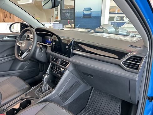 Used 2025 Volkswagen Taos SE image 35