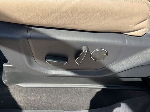 Used 2024 Ford Expedition Limited image 13