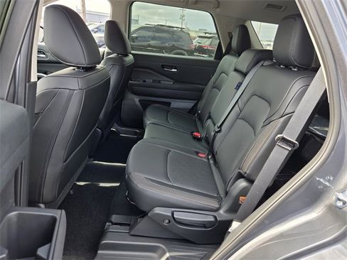 New 2026 Nissan Pathfinder SL image 6