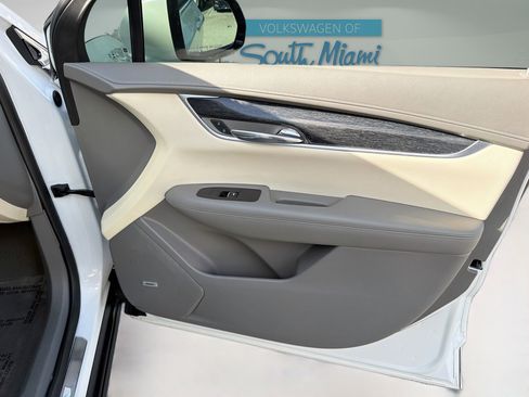 Used 2022 Cadillac XT6 Premium Luxury FWD image 33