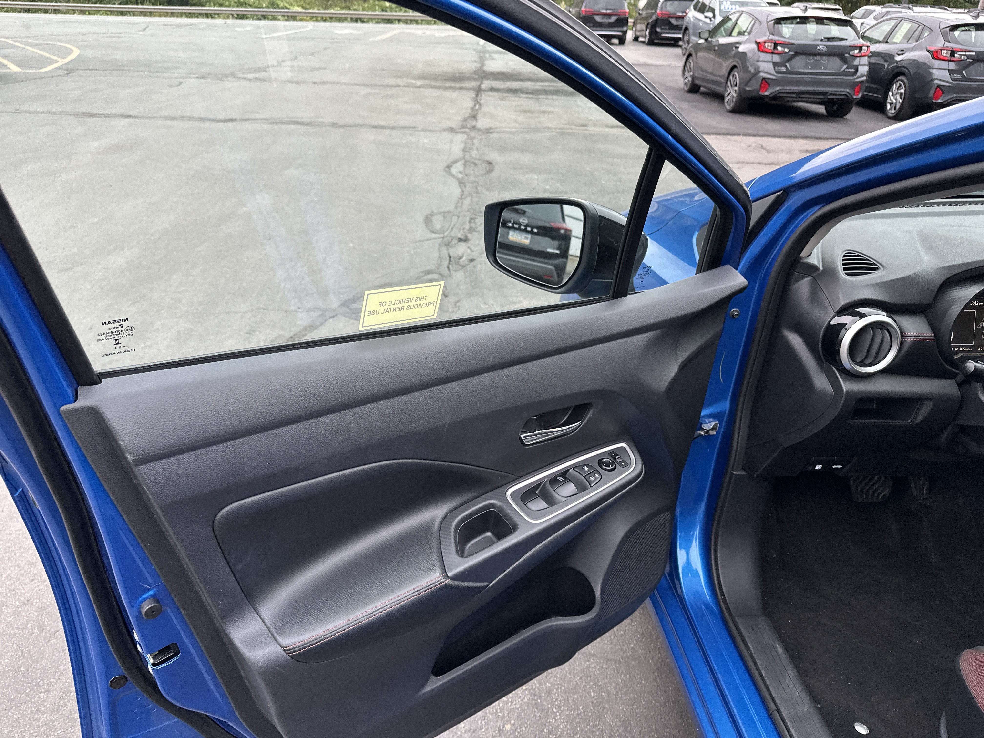 Used 2024 Nissan Versa SR FWD image 9