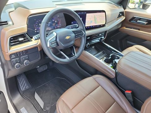 Used 2025 Chevrolet Tahoe High Country AWD/4WD image 21