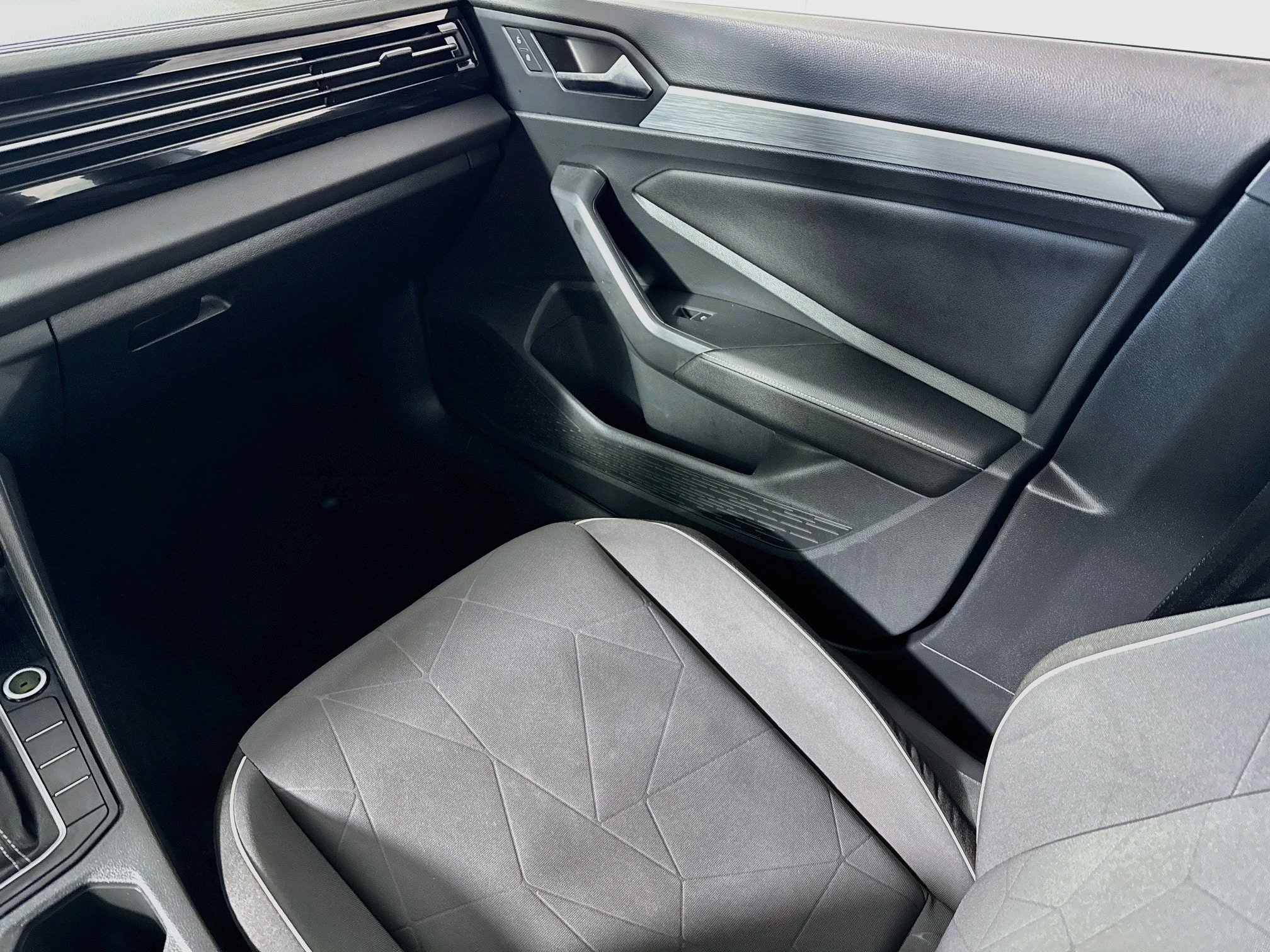 Used 2025 Volkswagen Jetta Sport FWD image 24