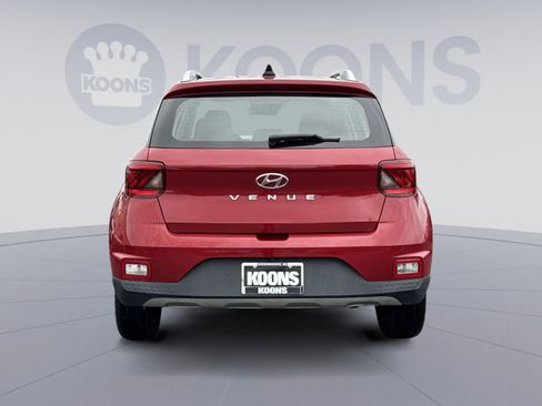 Used 2021 Hyundai Venue SEL w/ Cargo Package FWD image 5