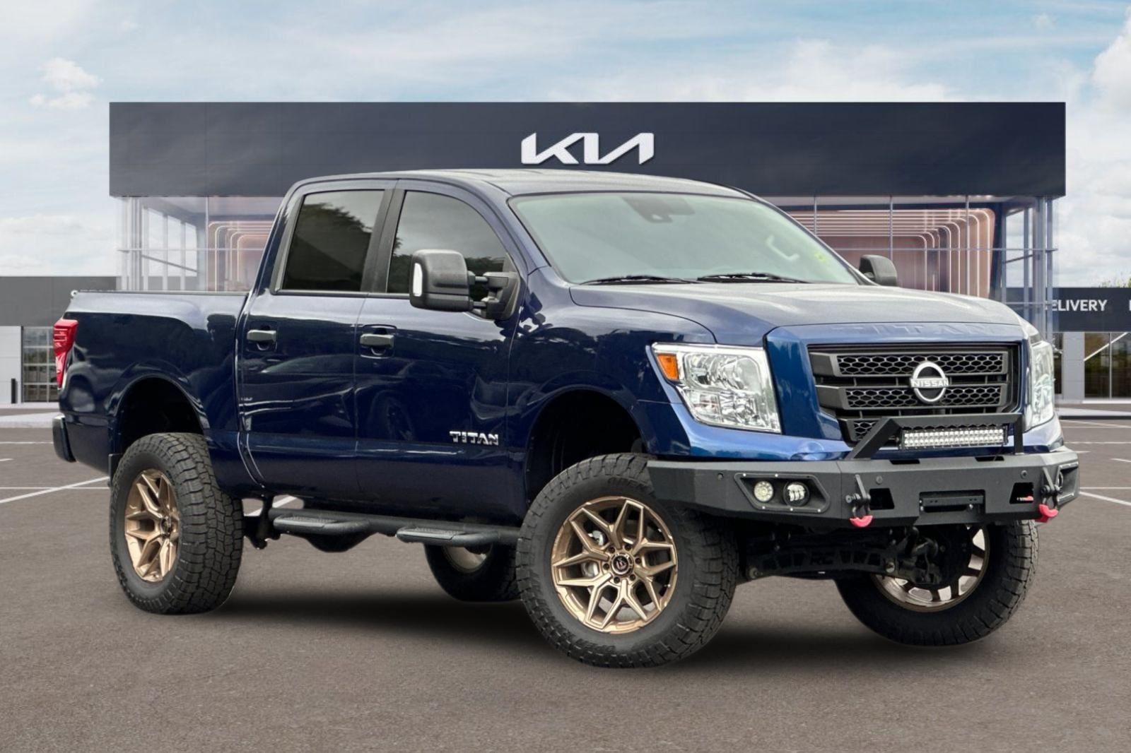 Used 2023 Nissan Titan SV w/ SV Convenience Package AWD/4WD image 2
