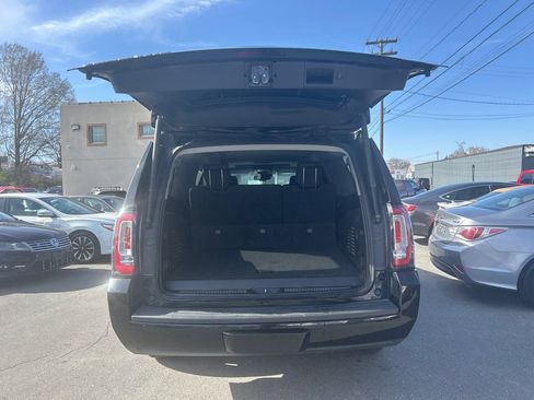 Used 2019 GMC Yukon XL SLT image 9