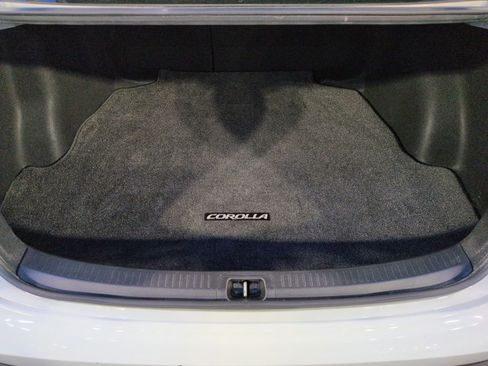 Used 2021 Toyota Corolla LE w/ Carpet Mat Package (TMS) image 23