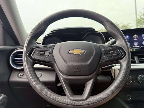Used 2025 Chevrolet Trax LS w/ LS Convenience Package FWD image 13