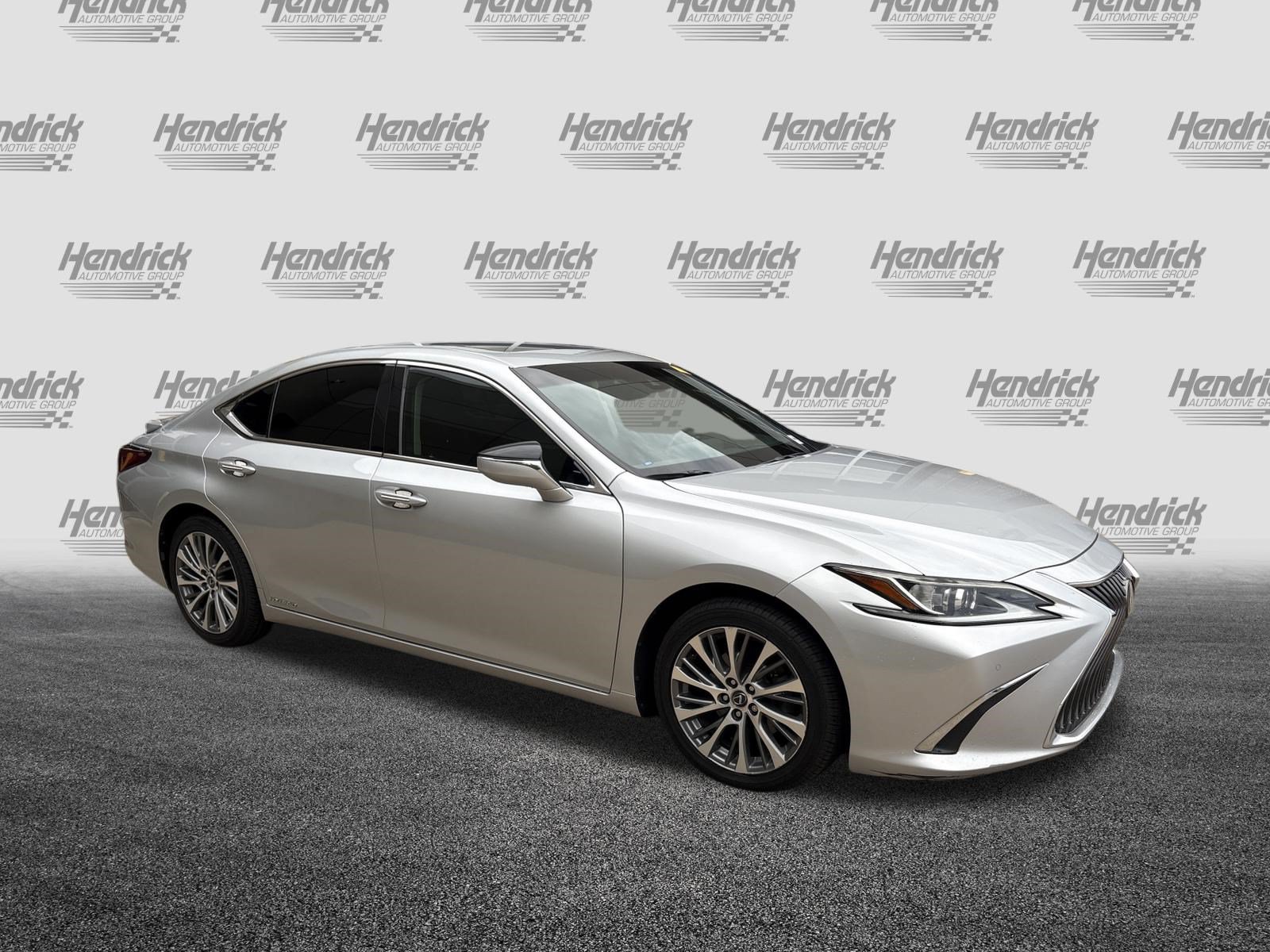 Used 2019 Lexus ES 300h w/ Premium Package FWD image 2