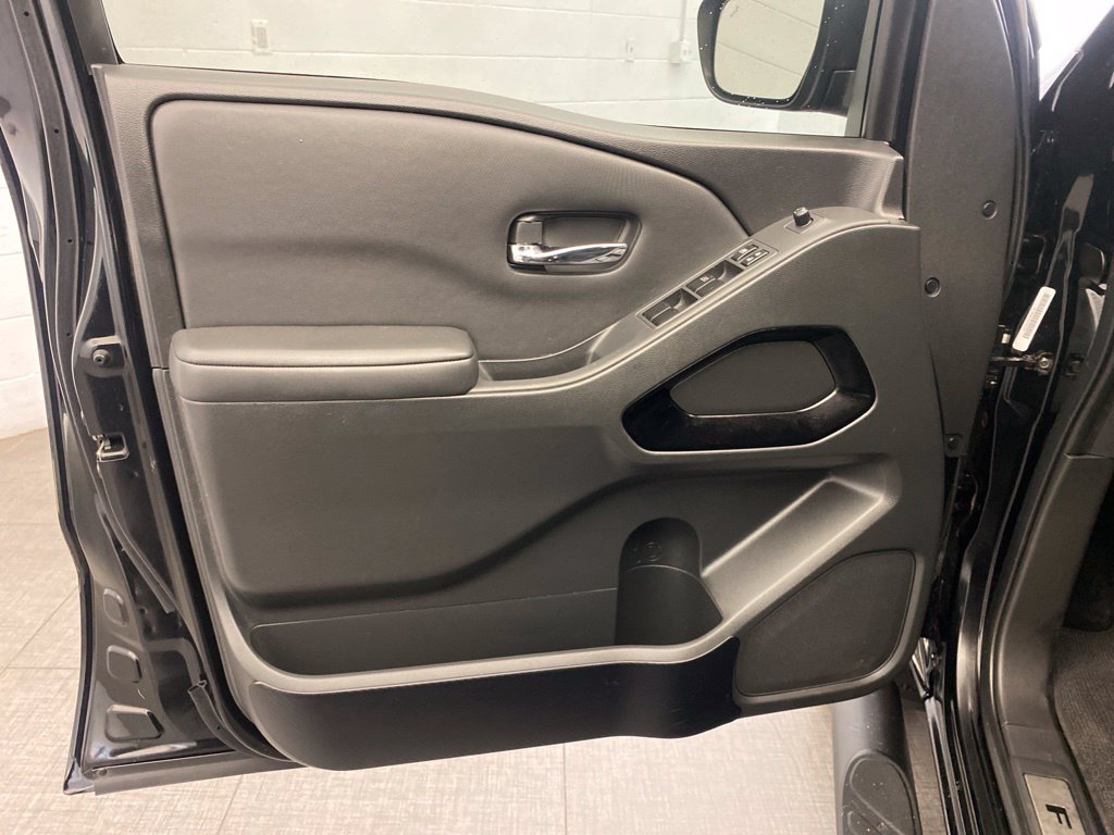 Used 2023 Nissan Frontier SV w/ Midnight Edition Package RWD image 19