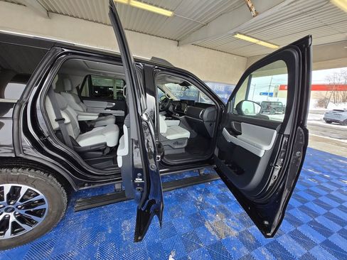 Used 2025 Ford Expedition Platinum image 30