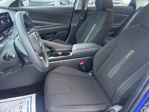 Used 2024 Hyundai Elantra Blue image 15
