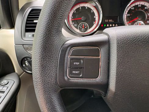 Used 2013 Dodge Grand Caravan SXT FWD image 14