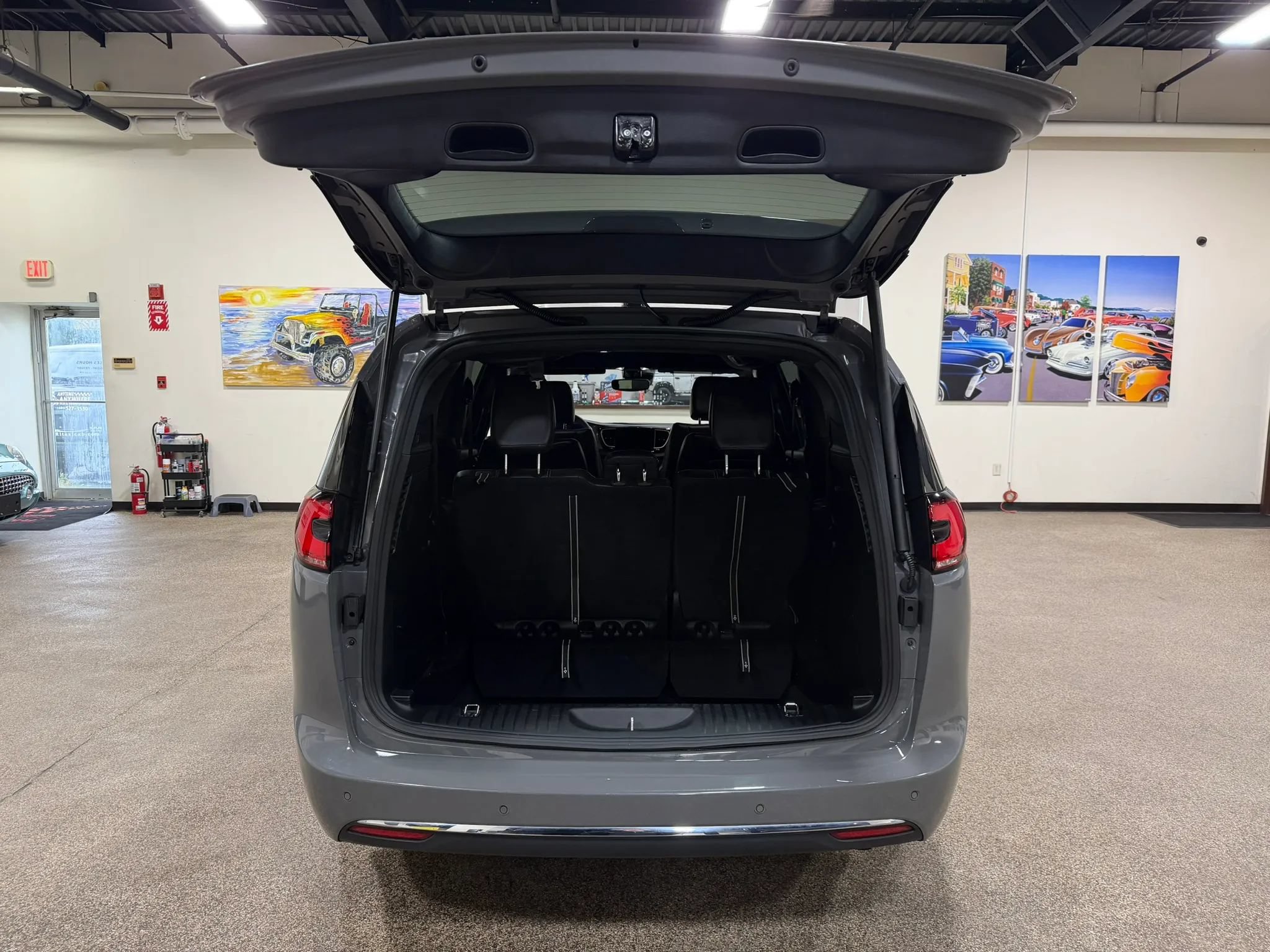 Used 2025 Chrysler Pacifica Select FWD image 23
