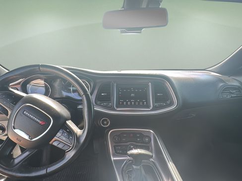 Used 2018 Dodge Challenger SXT RWD image 9