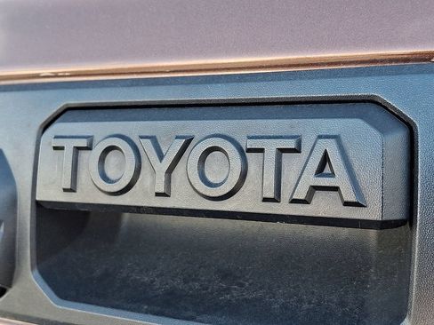 Used 2016 Toyota Tundra Limited w/ Limited Premium Package AWD/4WD image 26