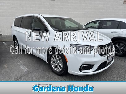Used 2024 Chrysler Pacifica Touring