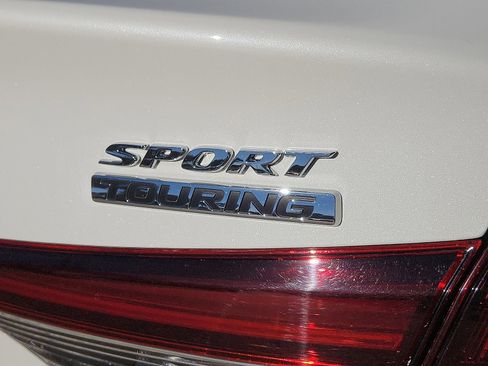 Used 2025 Honda Civic Sport Touring image 9