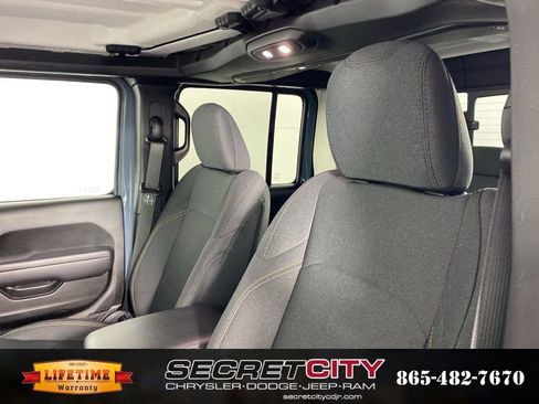 Used 2024 Jeep Gladiator Sport image 10