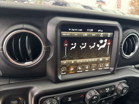 Used 2023 Jeep Wrangler Sahara image 31