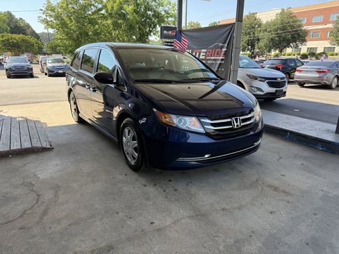 Used 2015 Honda Odyssey LX image 3