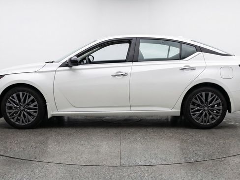 Used 2025 Nissan Altima 2.5 SV FWD image 5