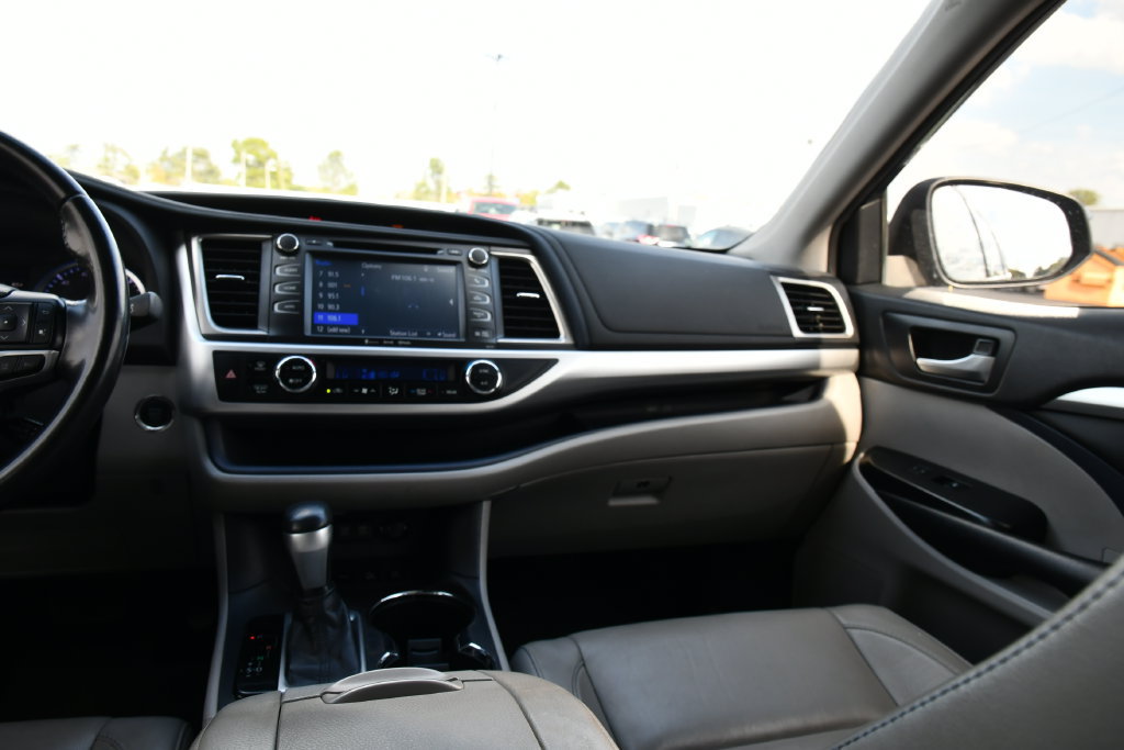 Used 2018 Toyota Highlander XLE AWD/4WD image 22