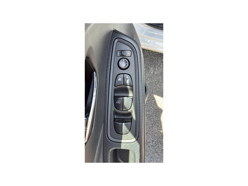 Used 2025 Nissan Versa SV FWD image 12