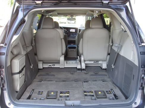 Used 2016 Toyota Sienna XLE w/ XLE Navigation Package FWD image 23