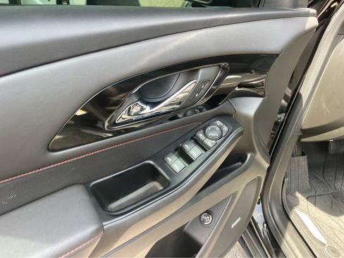 Used 2023 Chevrolet Traverse RS FWD image 11