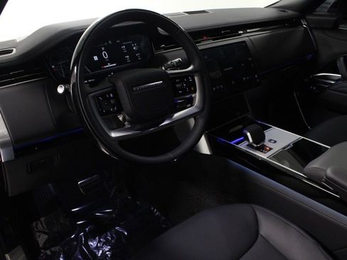 Certified 2025 Land Rover Range Rover SE AWD/4WD image 4
