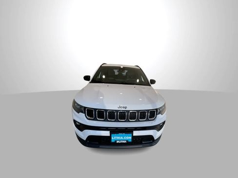 Used 2024 Jeep Compass Latitude AWD/4WD image 3