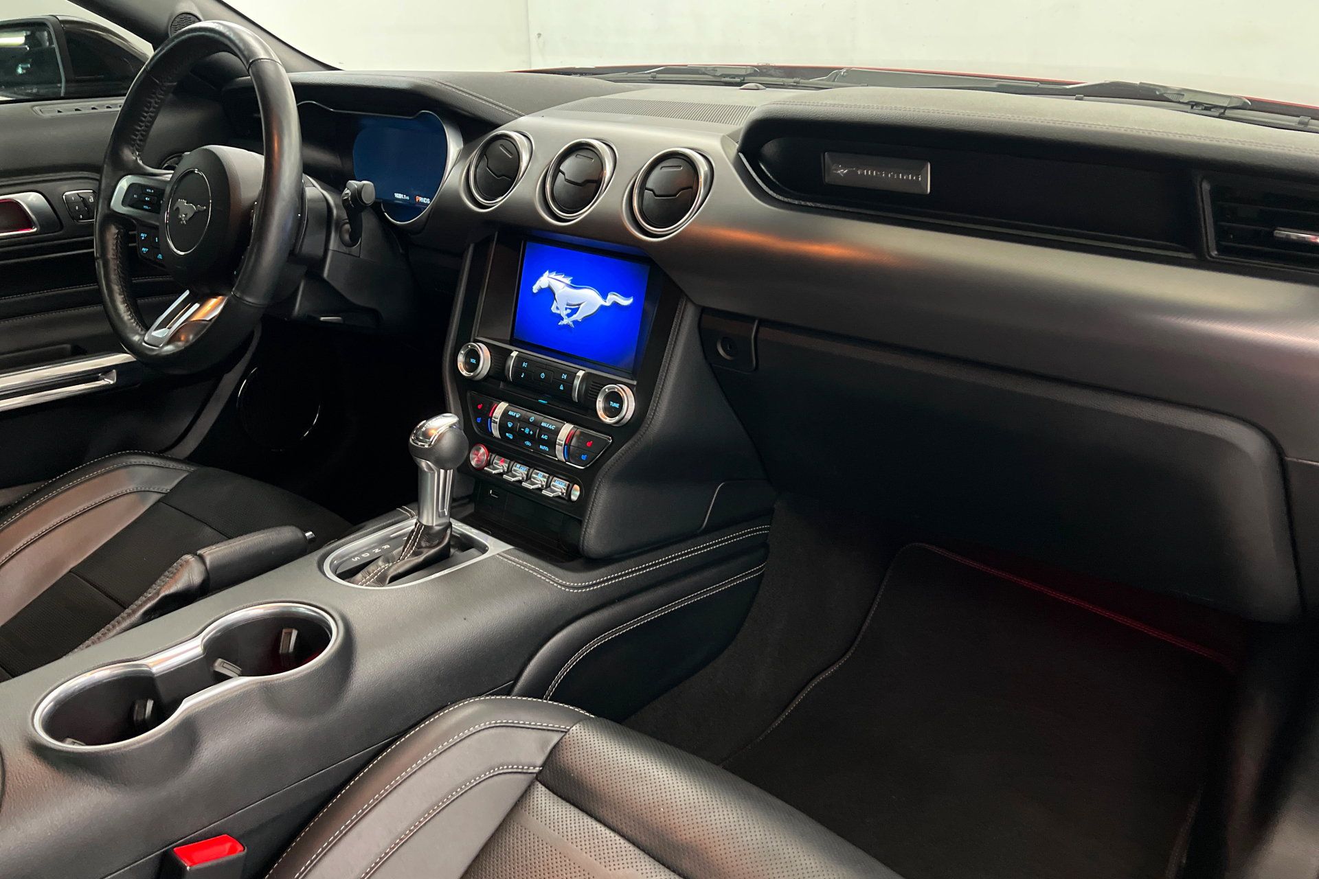 Used 2022 Ford Mustang GT Premium w/ Equipment Group 401A RWD image 19