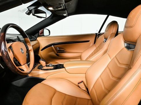 Used 2018 Maserati GranTurismo Sport image 2