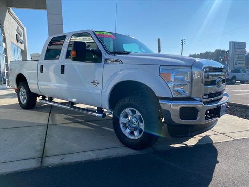 Used 2015 Ford F250 XLT w/ XLT Interior Package image 11