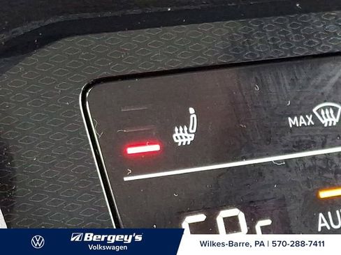 Used 2025 Volkswagen Taos SE AWD/4WD image 27